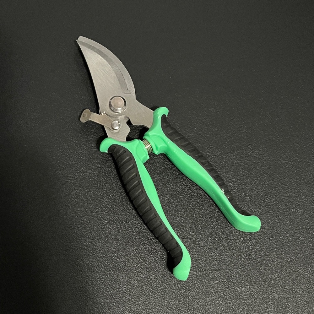 New Garden Shears Green and Black Floral Pruning Tool with Safety Latch